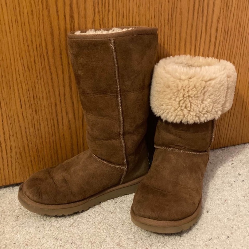 UGG Classic Tall 5815 Chestnut Boots Size W5